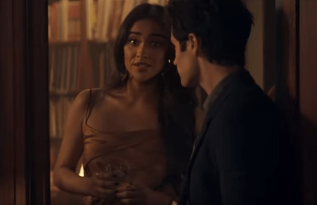 Nova série de Shay Mitchell e Penn Badgley ganha trailer