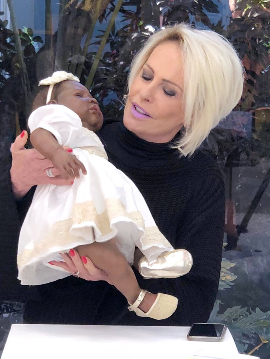 Ana Maria Braga assustou a galera ao mostrar bonecas MUITO realistas