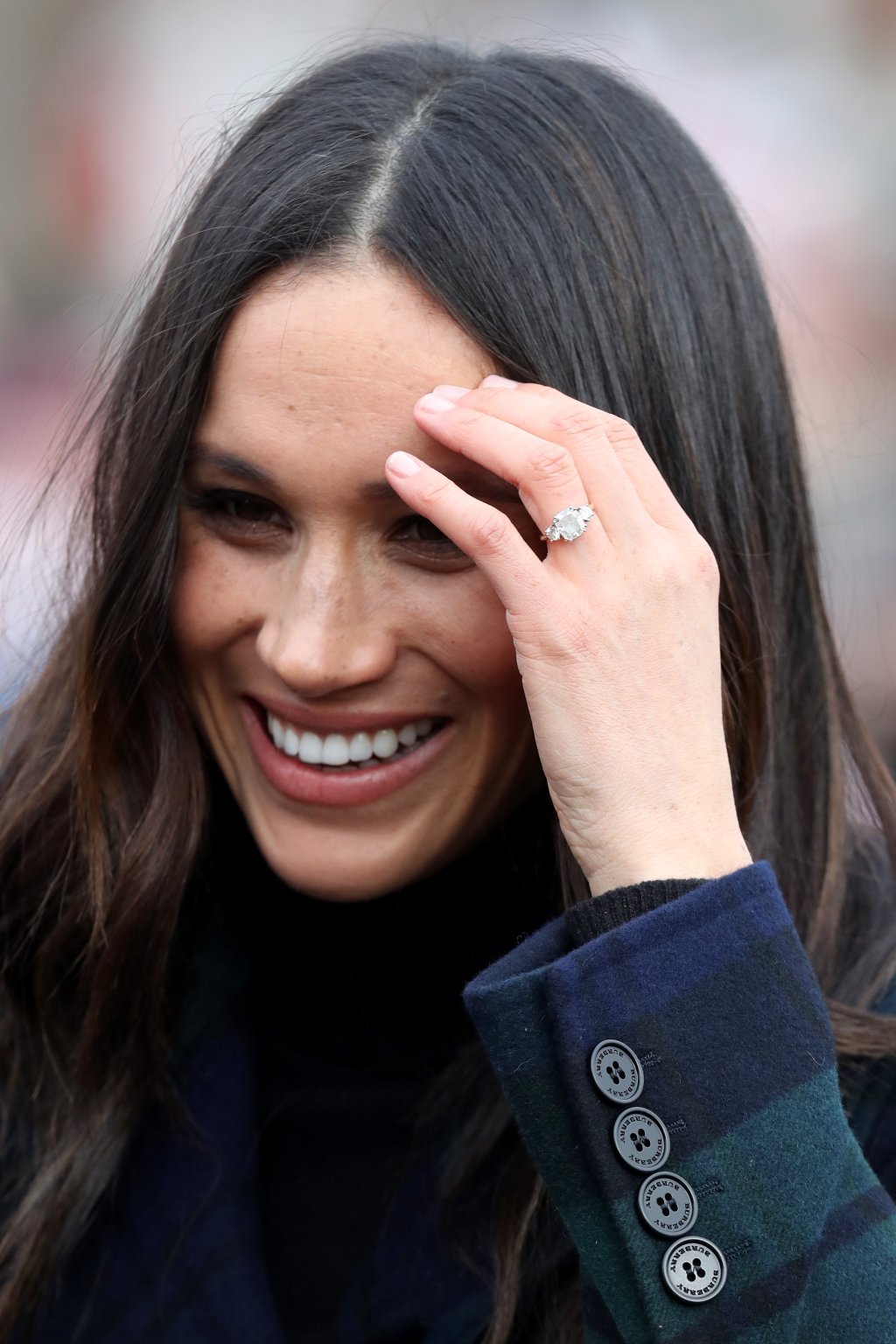 OMG! Réplicas do anel de noivado de Meghan Markle estão à venda por R$ 160