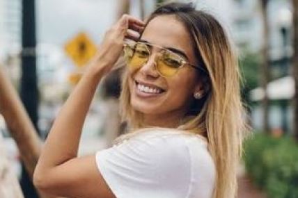 Anitta mudou a cor do cabelo e está morena novamente!