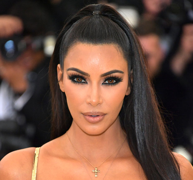 OPS! Kim Kardashian passou por alguns apuros com seu look no MET Gala 2018