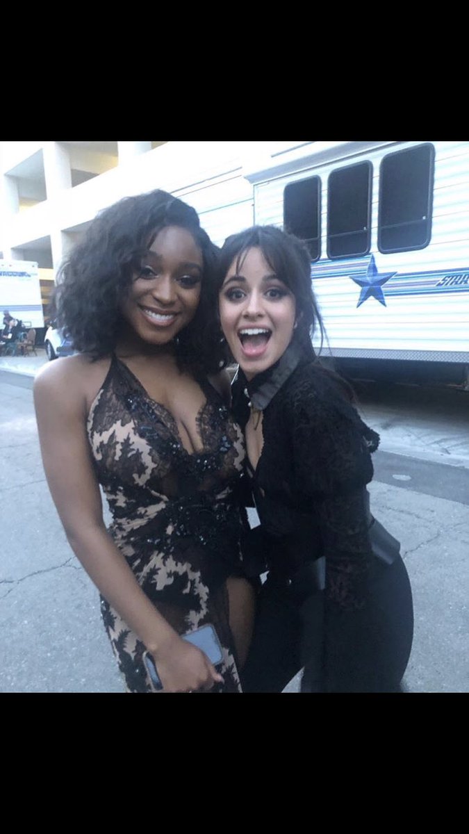 Nós amamos o reencontro de Camila Cabello e Normani Kordei no BBMA 2018