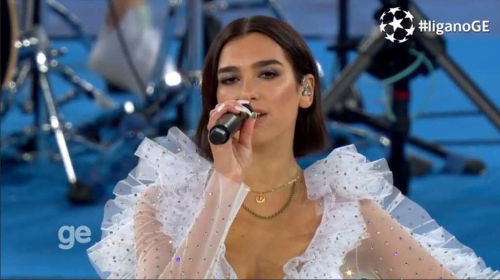 Dua Lipa é chamada de “Anitta da Inglaterra” e rende vários memes