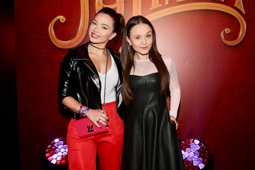 Os looks de Lari Manoela e Fla Pavanelli na estreia da nova novela do SBT