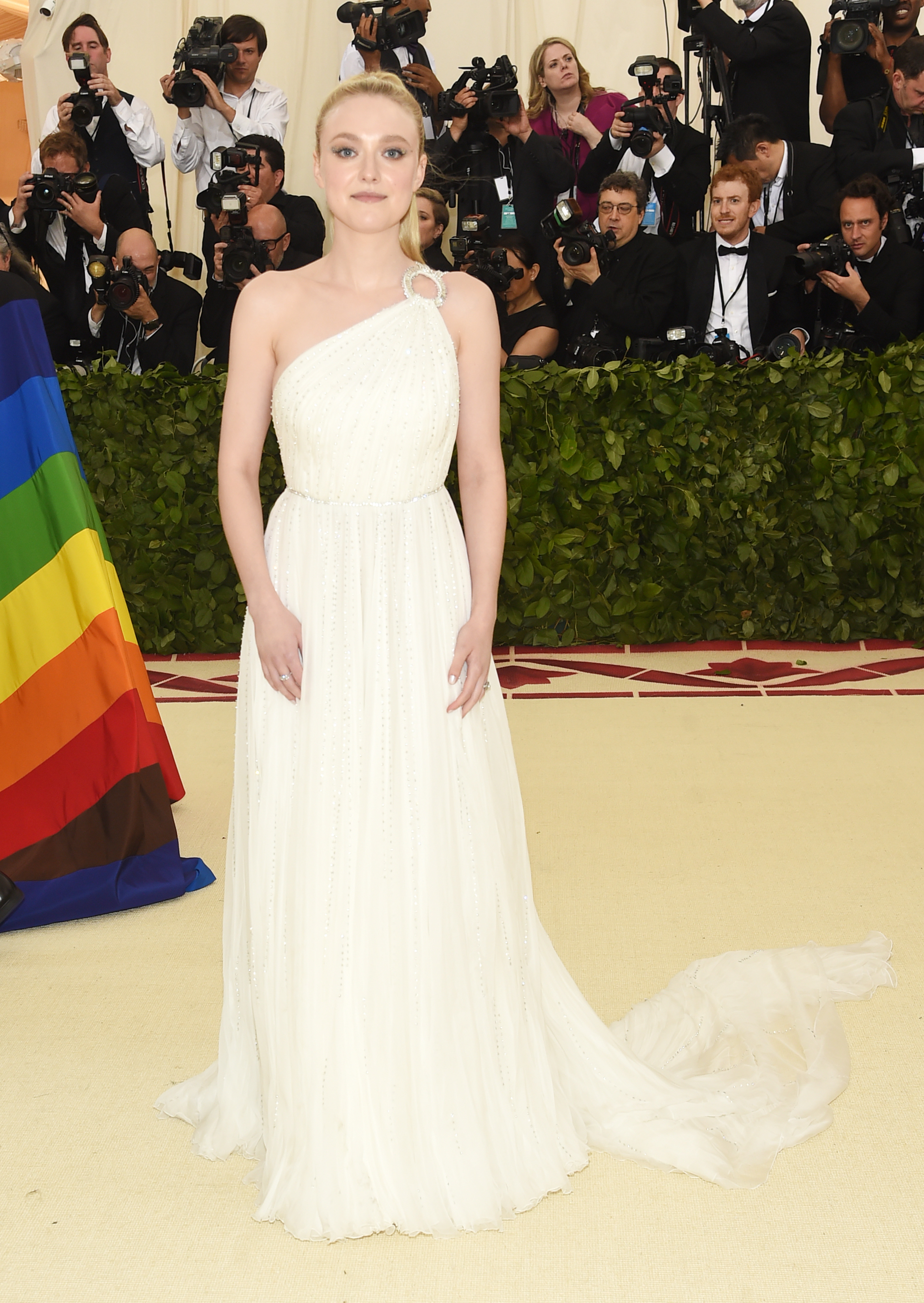 dakota-fanning-met-gala