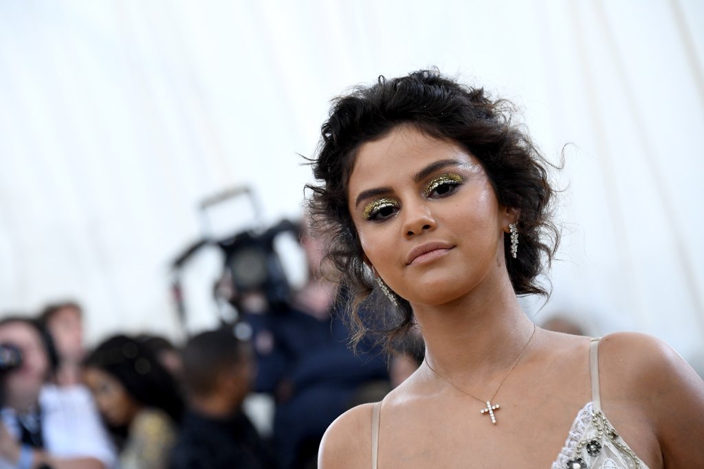 Selena Gomez mostra o que fez quando viu suas fotos no MET Gala