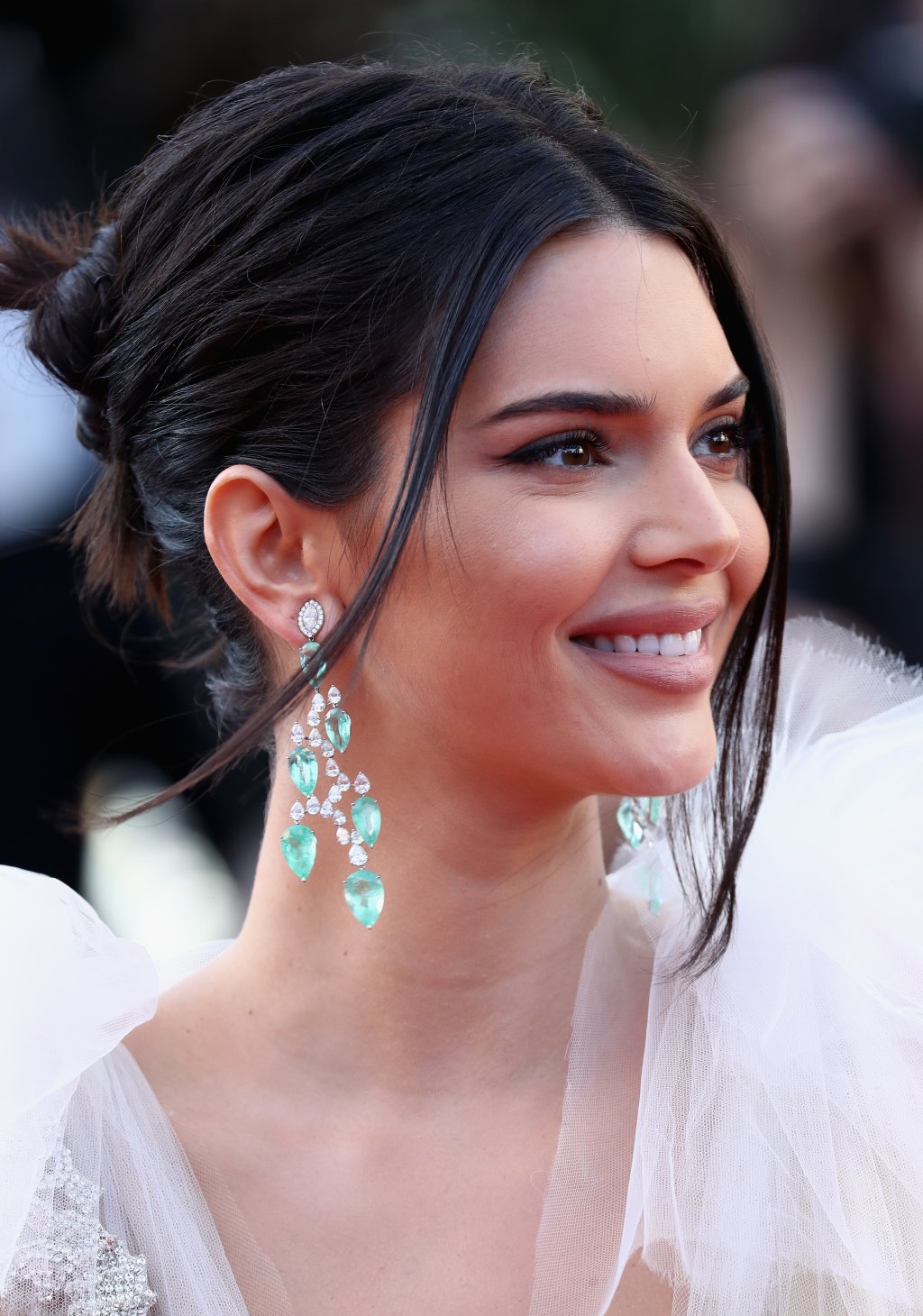 Kendall Jenner gerou polêmica ao usar transparência nos looks em Cannes