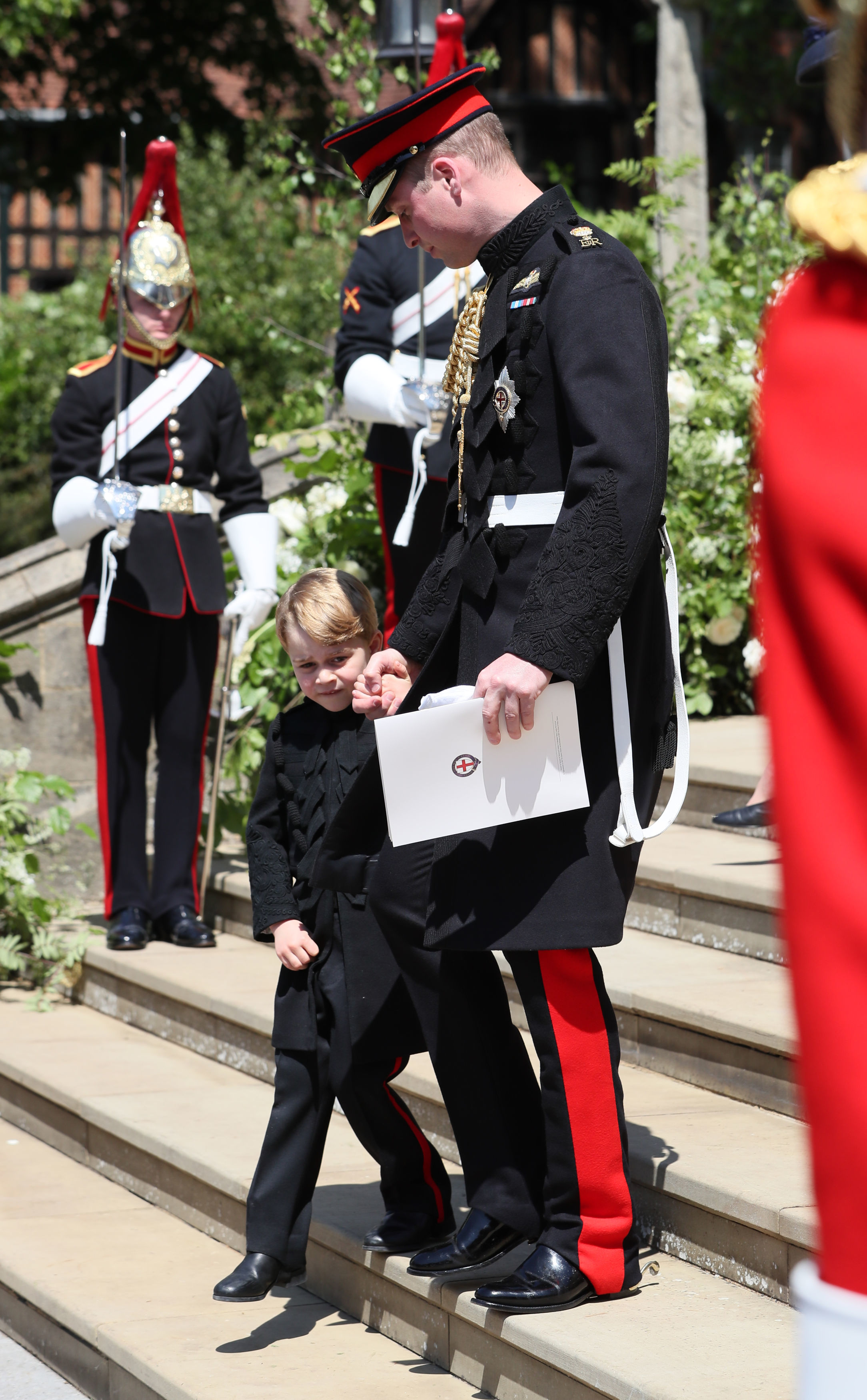 principe-george-de-calças-casamento-meghan-harry principe-george-de-calças-casamento-meghan-harry