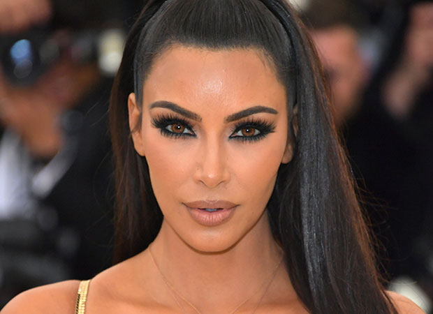 Kim Kardashian diz que foi proibida de usar maquiagem na adolescência