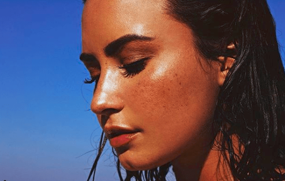 Em Sober, Demi Lovato pede desculpas por não estar mais sóbria