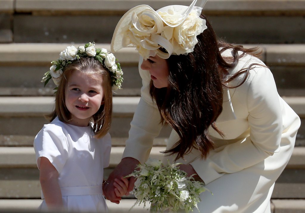 Sabia que a princesa Charlotte não pode jantar na mesma mesa que os pais?