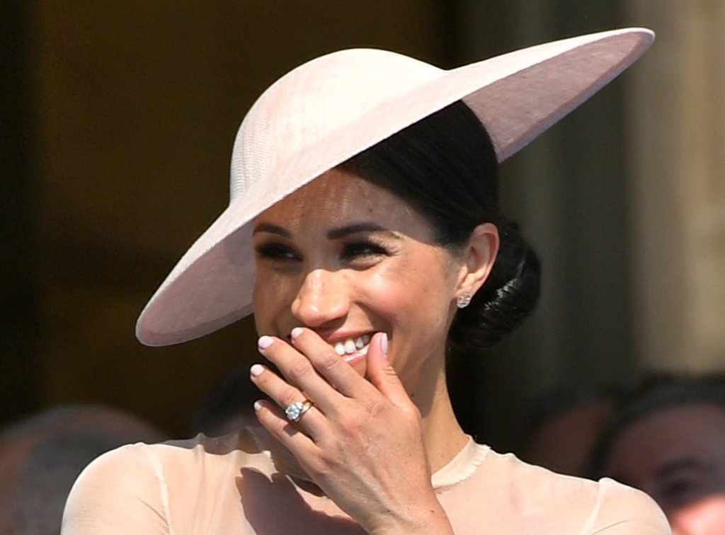 Meghan Markle apostou em um look bem diferente dos que ela costuma usar