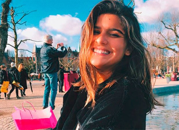 Giulia Costa está com o cabelo mais curto e avermelhado!