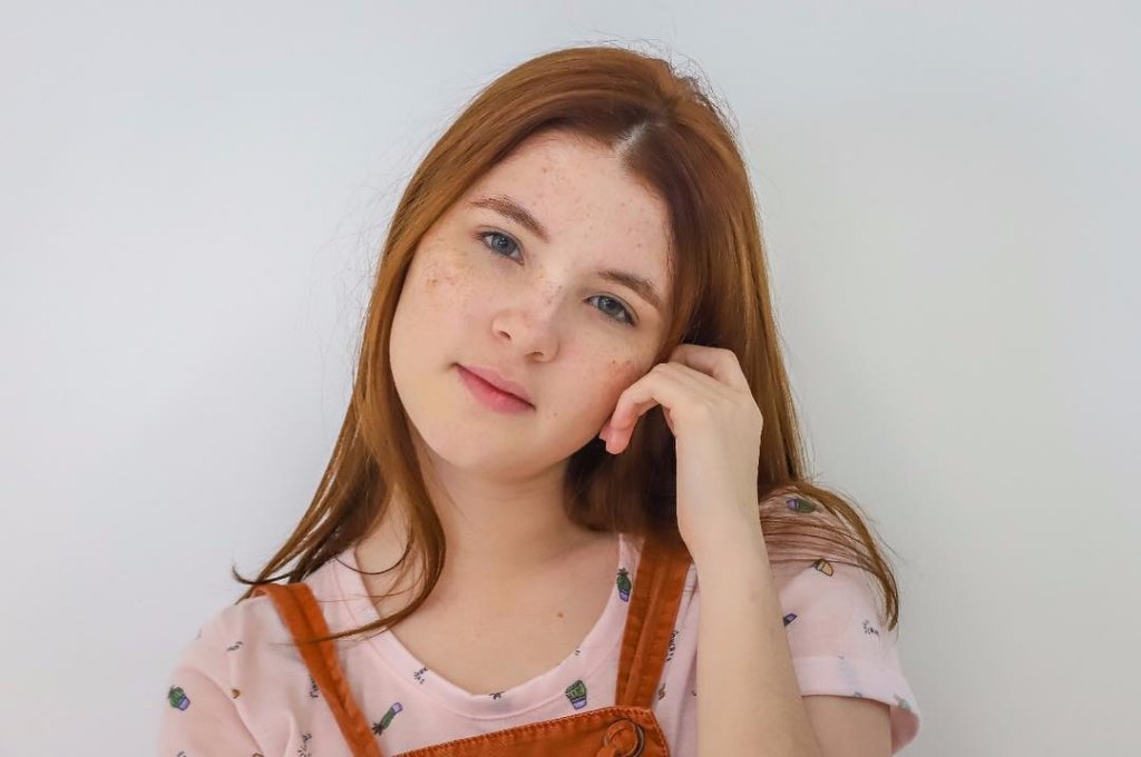 “Não precisamos desse tipo de amor”, diz Jeniffer Oliveira após agressão