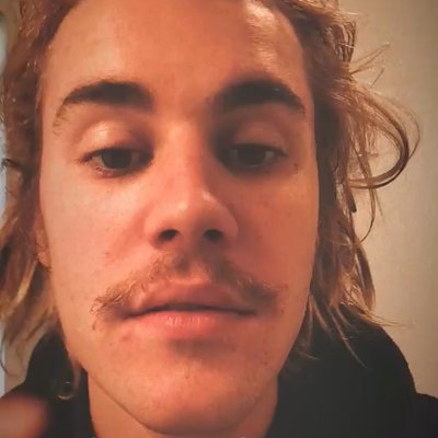 Pelas beliebers, bigode de Justin Bieber está com os dias contados…