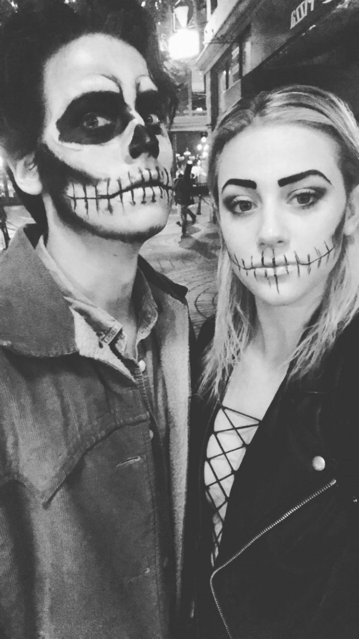 lili-reinhart-cole-sprouse-usam-fantasias-combinando-no-halloween lili-reinhart-cole-sprouse-usam-fantasias-combinando-no-halloween