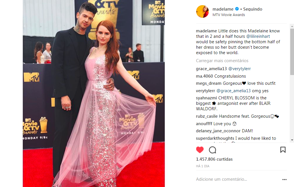 Acidente fashion no MTV Awards: Madelaine Petsch foi salva por Lili Reinhart no MTV Movie & TV Awards!