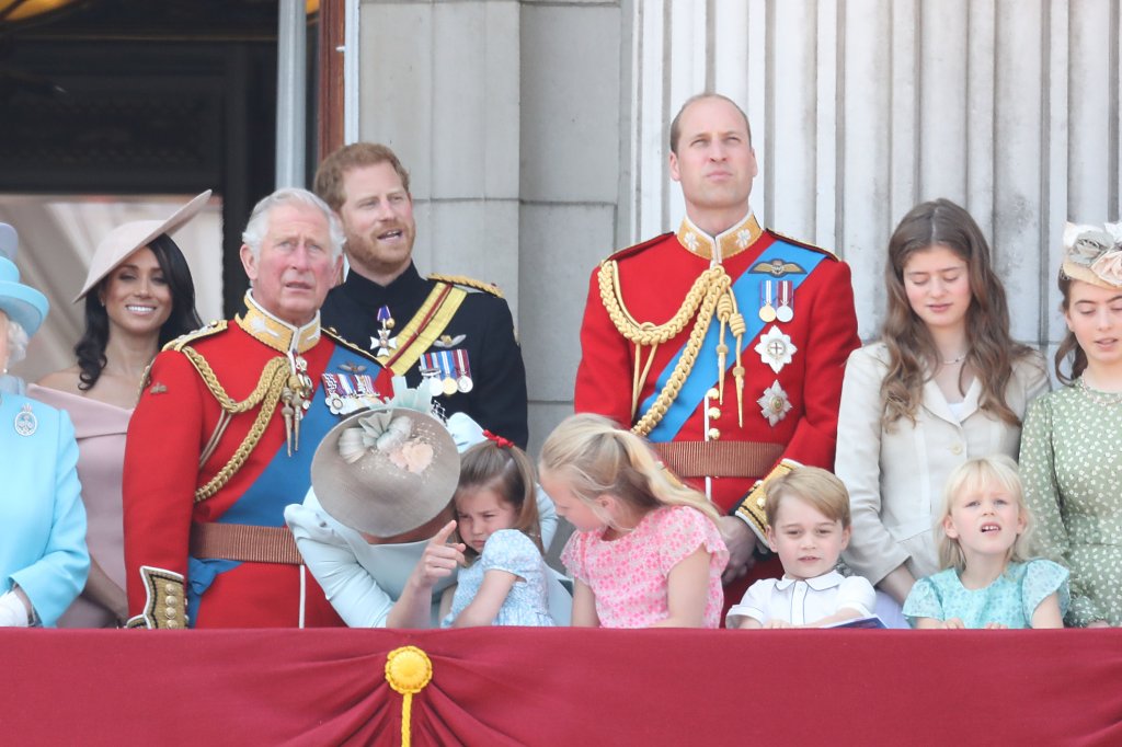 Princesa Charlotte se machuca durante evento real e leva bronca da mãe