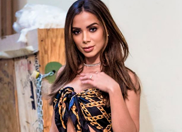 Look de diva! Anitta apostou em um vestido que já foi usado por Rihanna