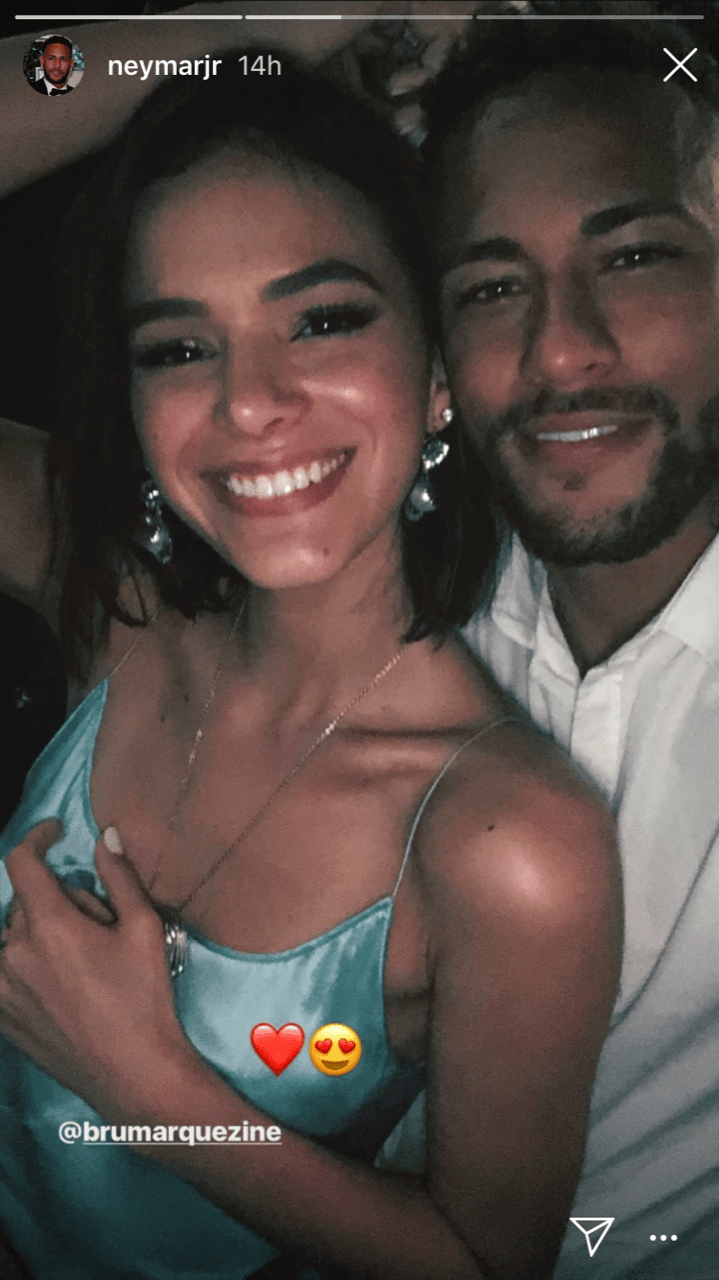 Após polêmica no Instagram, grife posta foto de Marquezine com Neymar