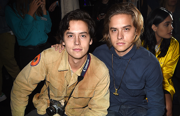 Cole e Dylan Sprouse têm melhor ‘treta familiar’ de todas no Twitter