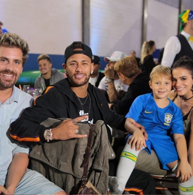 Neymar e Marquezine se divertem em aniversário antecipado de Davi Lucca