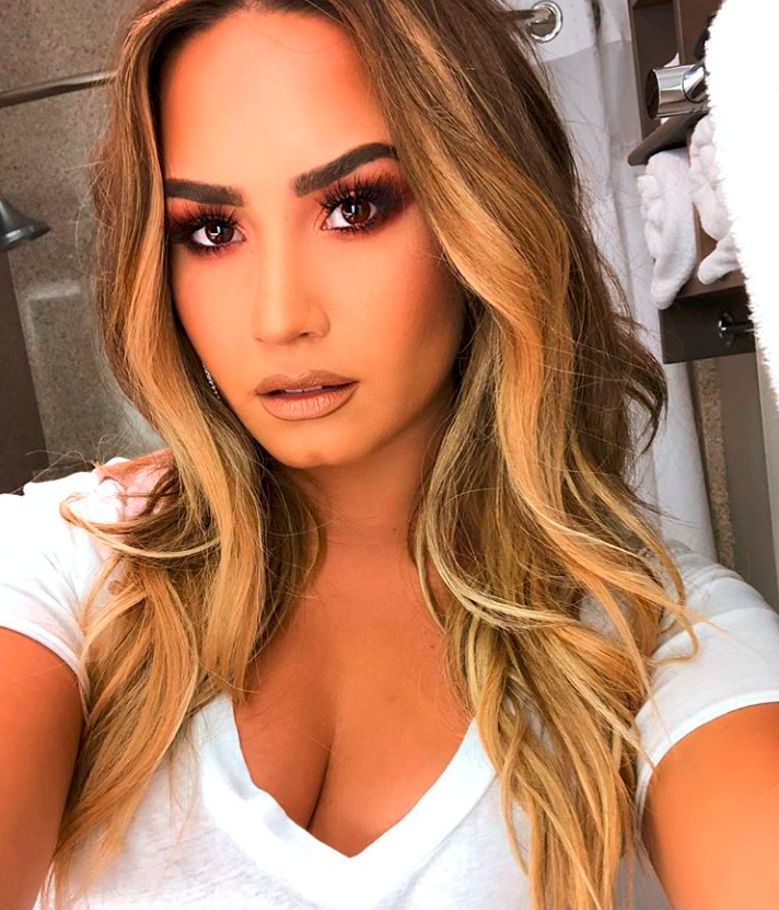 Demi Lovato divulga carta para os fãs após overdose: “Continuarei lutando”