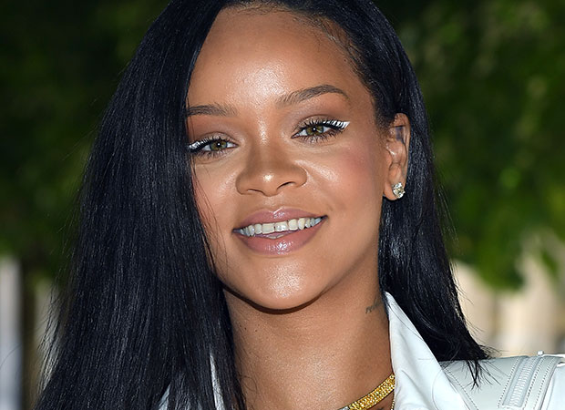 Rihanna lança nova versão de seu primeiro perfume