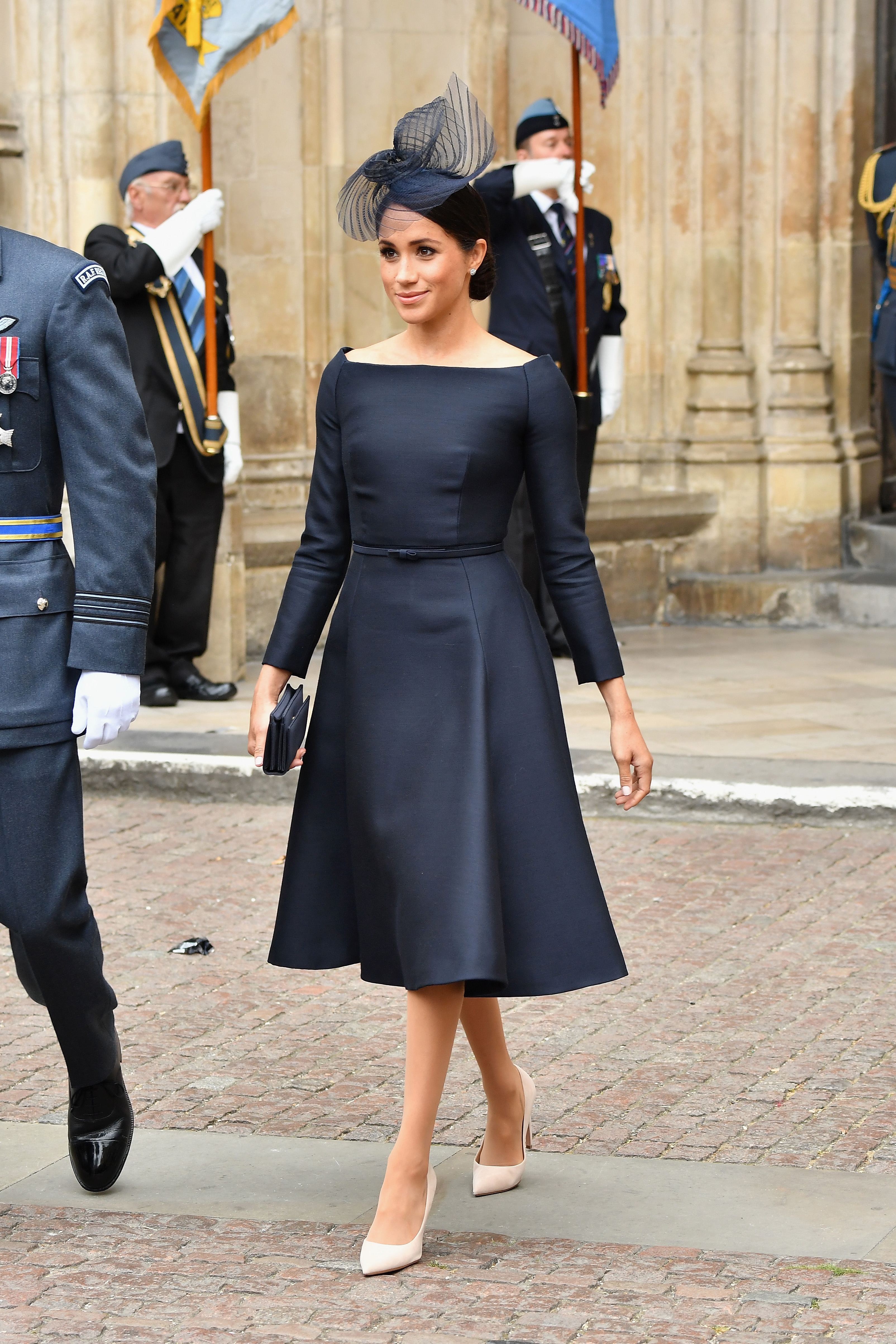 Meghan Markle usou uma versão preta de seu vestido de noiva.