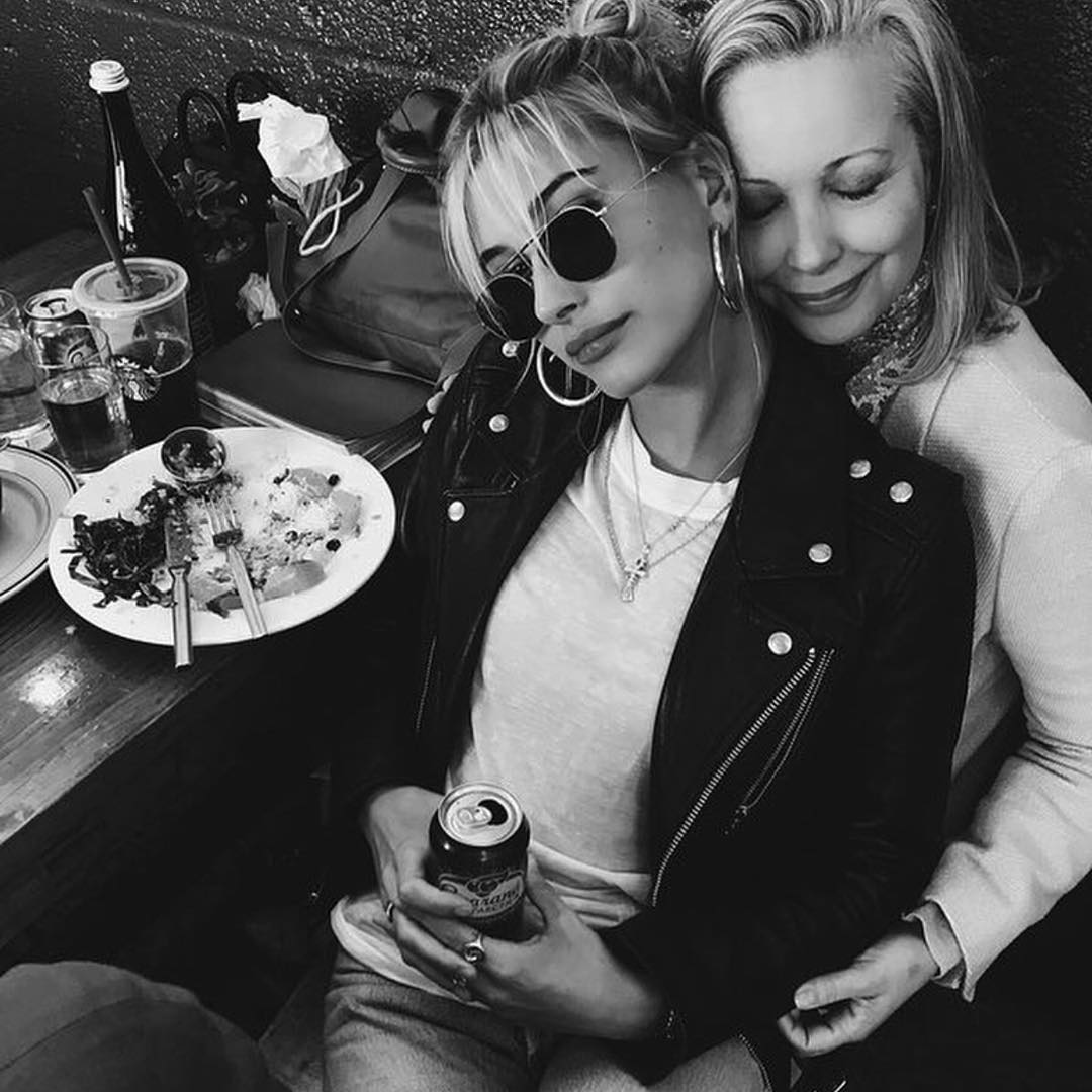 hailey-baldwin-mae-brasileira hailey-baldwin-mae-brasileira
