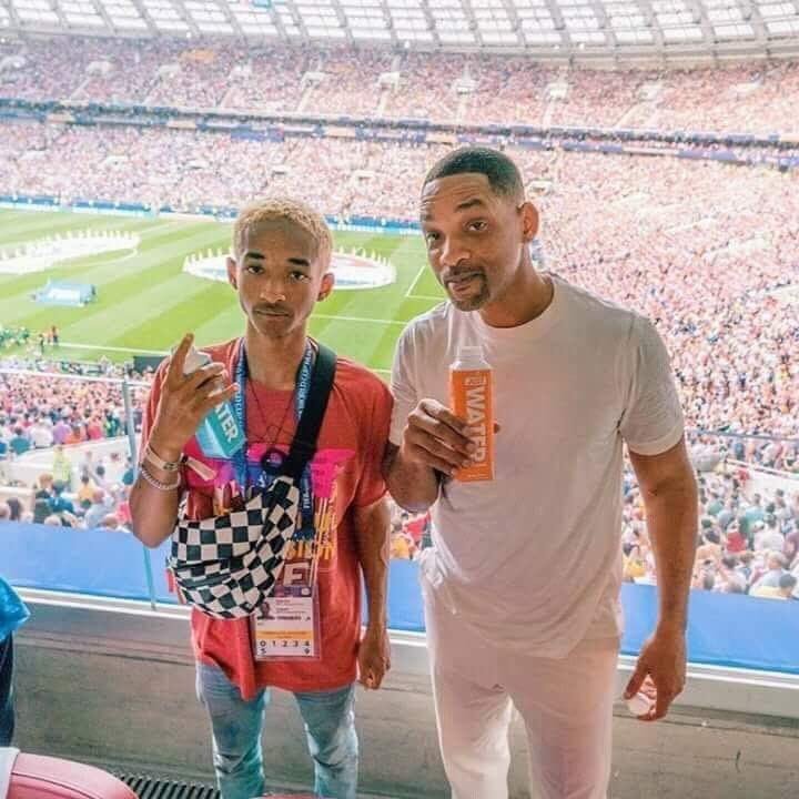 Blogueiro faz tweet racista com foto de Jaden Smith e a web não perdoa