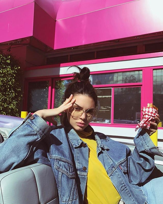 kendall-jenner-pose-enxaqueca