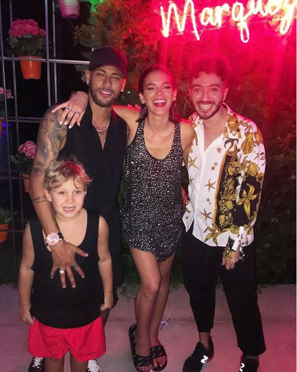 look-aniversario-bruna-marquezine-2018 Bruna Marquezine usou dois looks em sua festa de aniversário