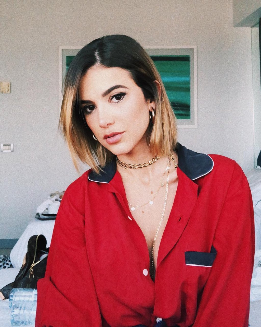 Manu Gavassi mudou o visual e está morena