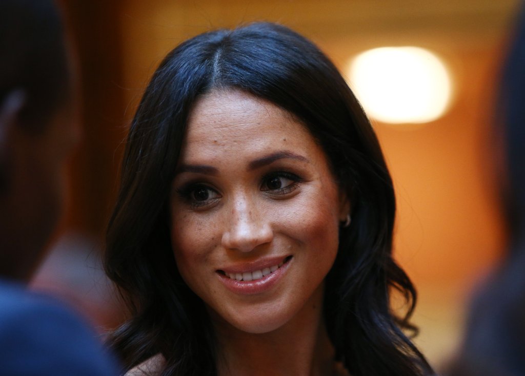 Eita! Jornal inglês diz que Príncipe Harry vetou um look de Meghan Markle