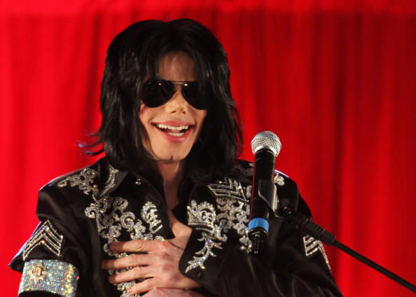 Médico diz que Michael Jackson foi “quimicamente castrado” pelo pai