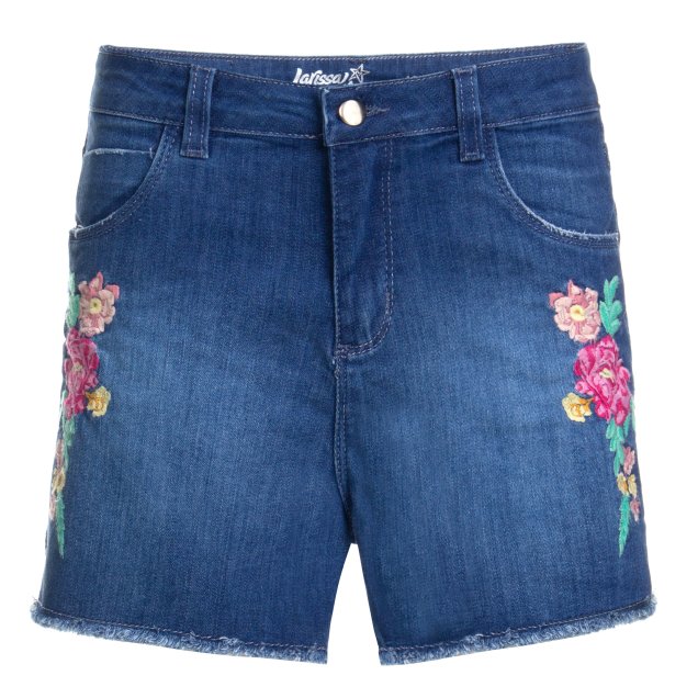 Short Larissa Manoela para Riachuelo (R$ 89,90*). Short Larissa Manoela para Riachuelo (R$ 89,90*).