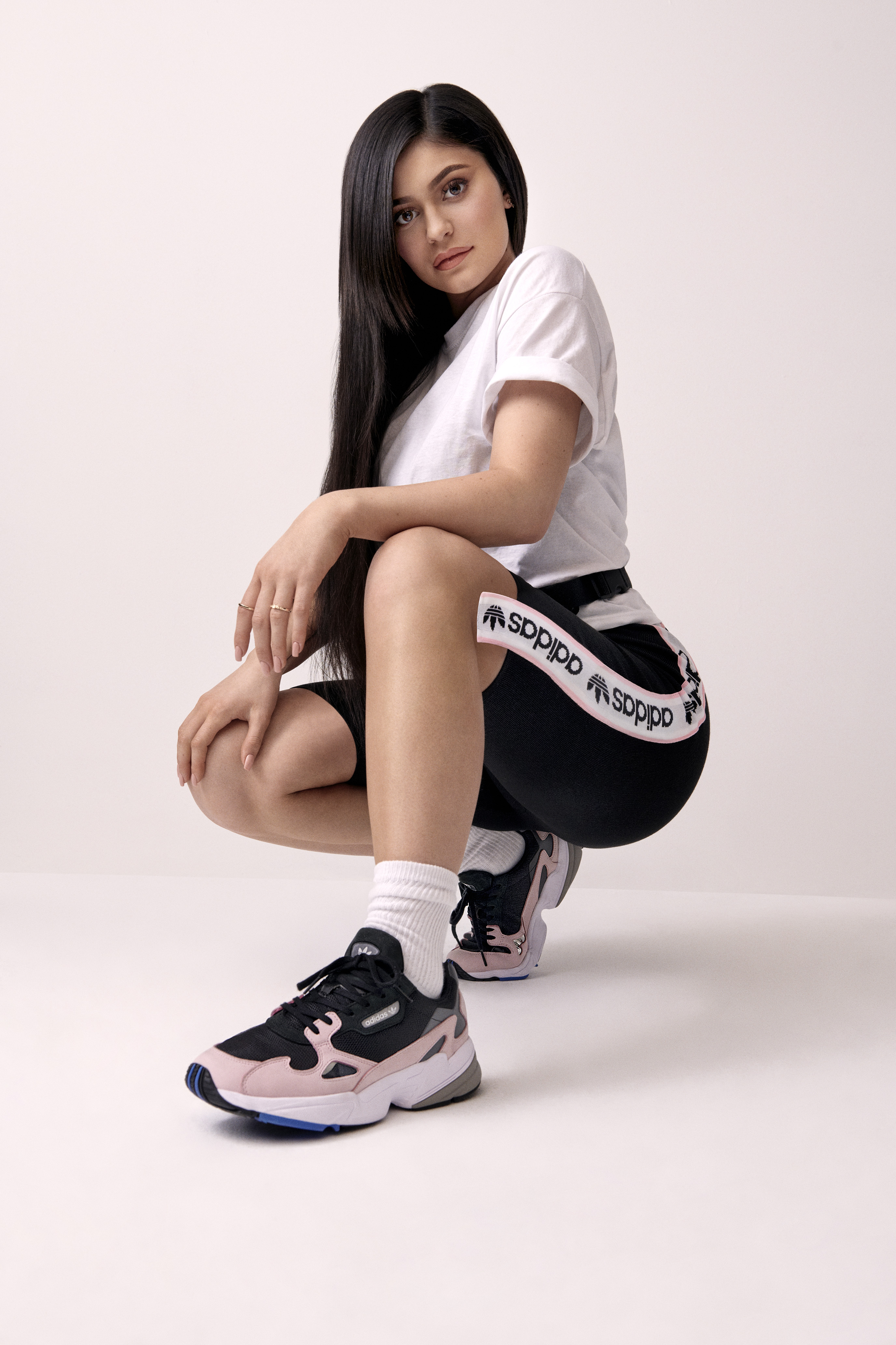 Kylie-jenner- adidas-originals-tênis-falcon Kylie-jenner- adidas-originals-tênis-falcon