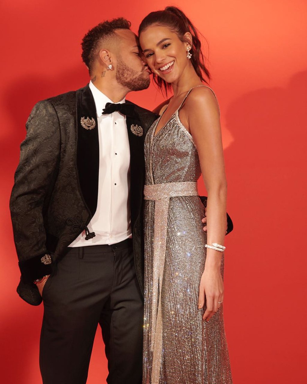 Neymar lembrou de uma famosa personagem ao ver Bruna Marquezine de franja!