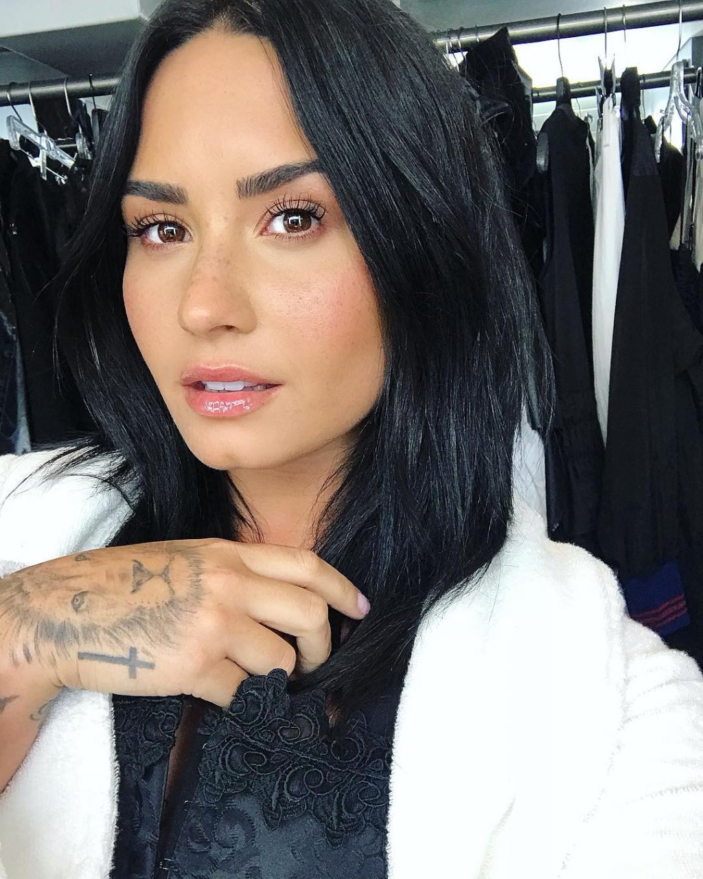 Traficante de Demi Lovato não será investigado por overdose da cantora