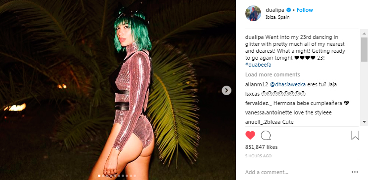 dua-lipa-aniversario-cabelo-verde