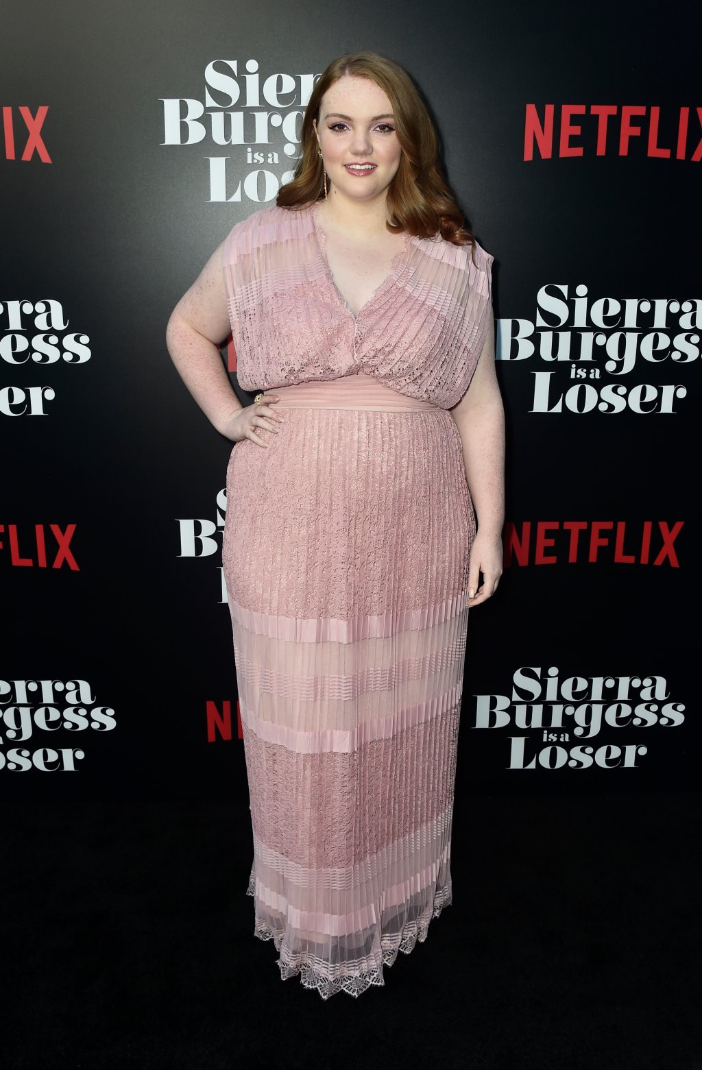 Look do Dia: o vestido rosinha da Shannon Purser é lindo!