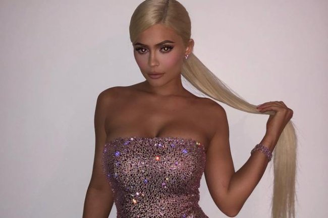 kylie-jenner-cabelo-loiro-platinado (1) kylie-jenner-cabelo-loiro-platinado (1)