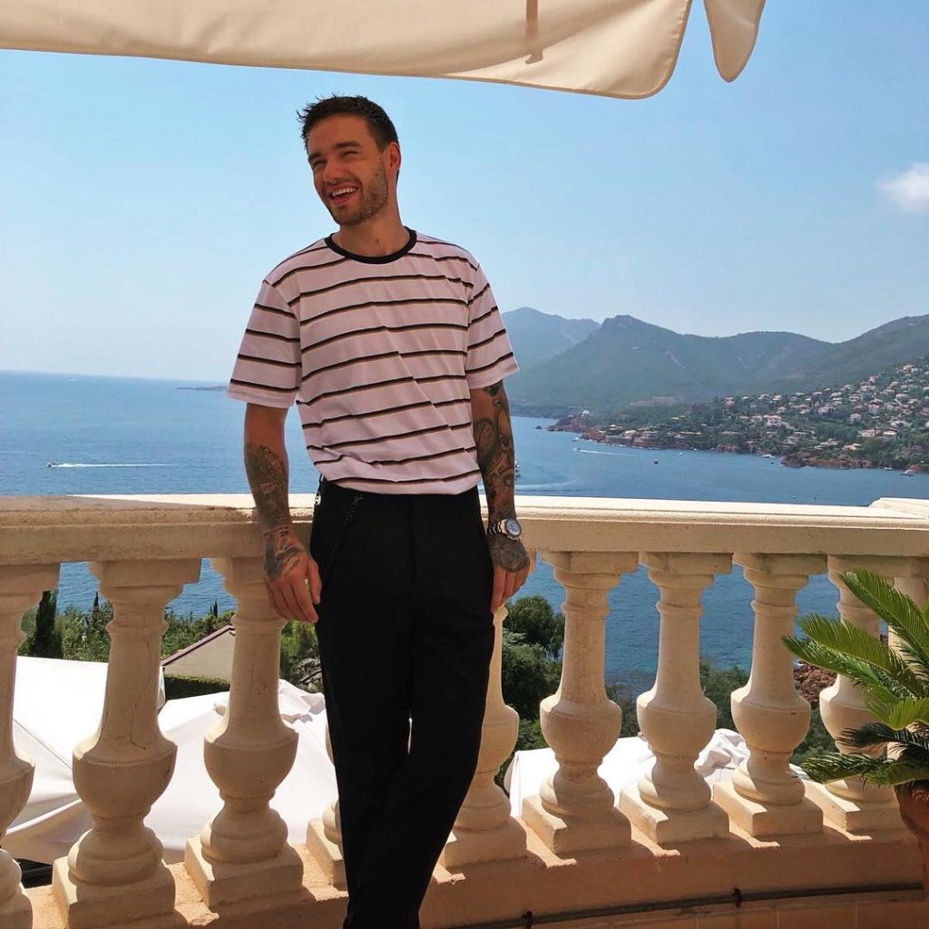 Liam Payne é fotografado aos beijos com modelo na Itália