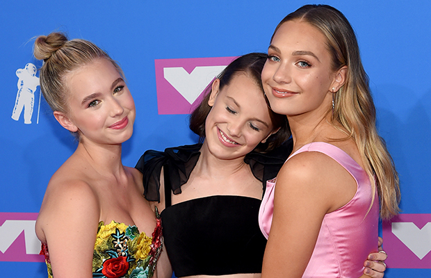 Namorado? Oi? Millie Bobby Brown leva melhores amigas como ‘date’ no VMA