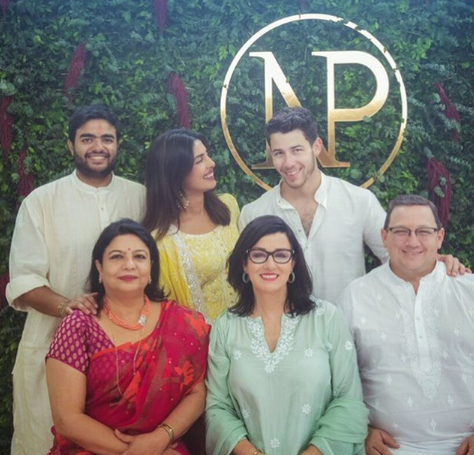 Mãe de Priyanka Chopra conta detalhes do casamento da filha com Nick Jonas