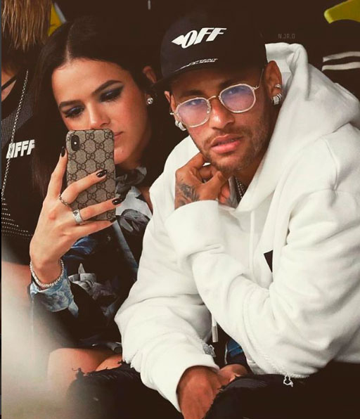 Grife corta Bruna Marquezine de foto com Neymar e fãs não perdoam