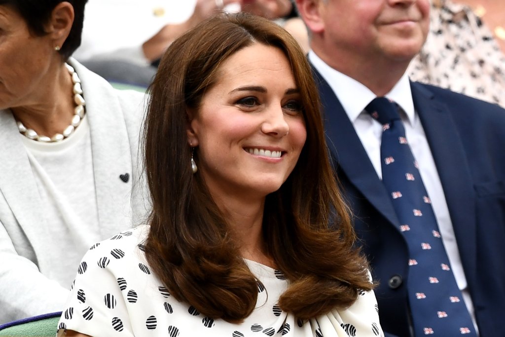 Kate Middleton dá a melhor resposta a garota que pergunta sobre fotógrafos