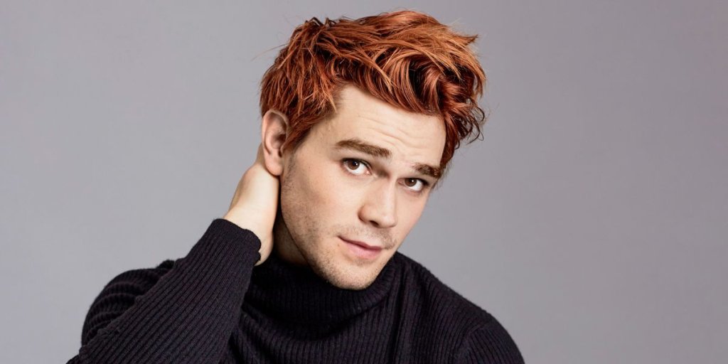 KJ Apa sobre atuar em Riverdale: “Me sinto preso a maior parte do tempo”