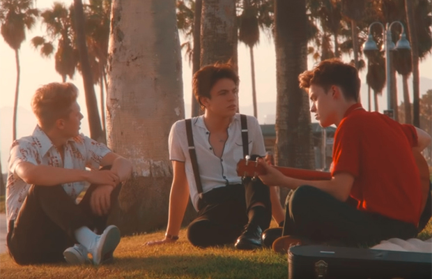 New Hope Club te leva para a Califórnia dos anos 70 em clipe de Crazy